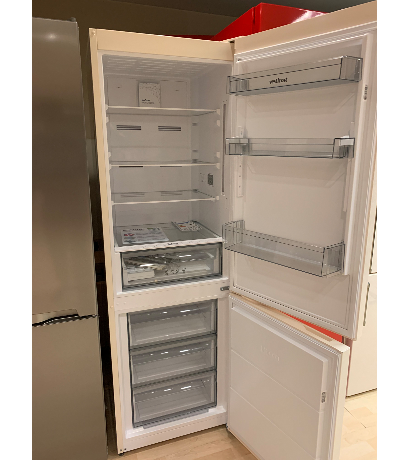 ����������� Vestfrost VF 373 MB �������
