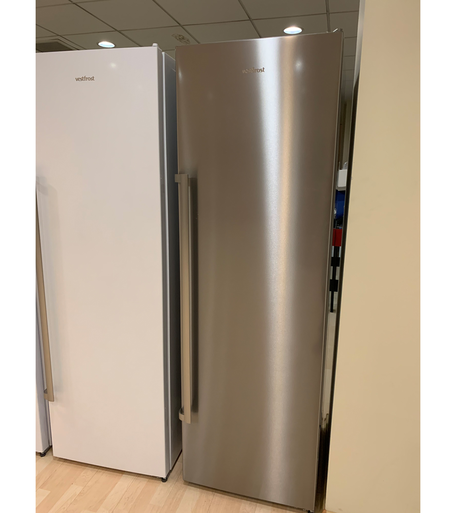 ����������� Vestfrost VF 395 F SB ����� (NoFrost)