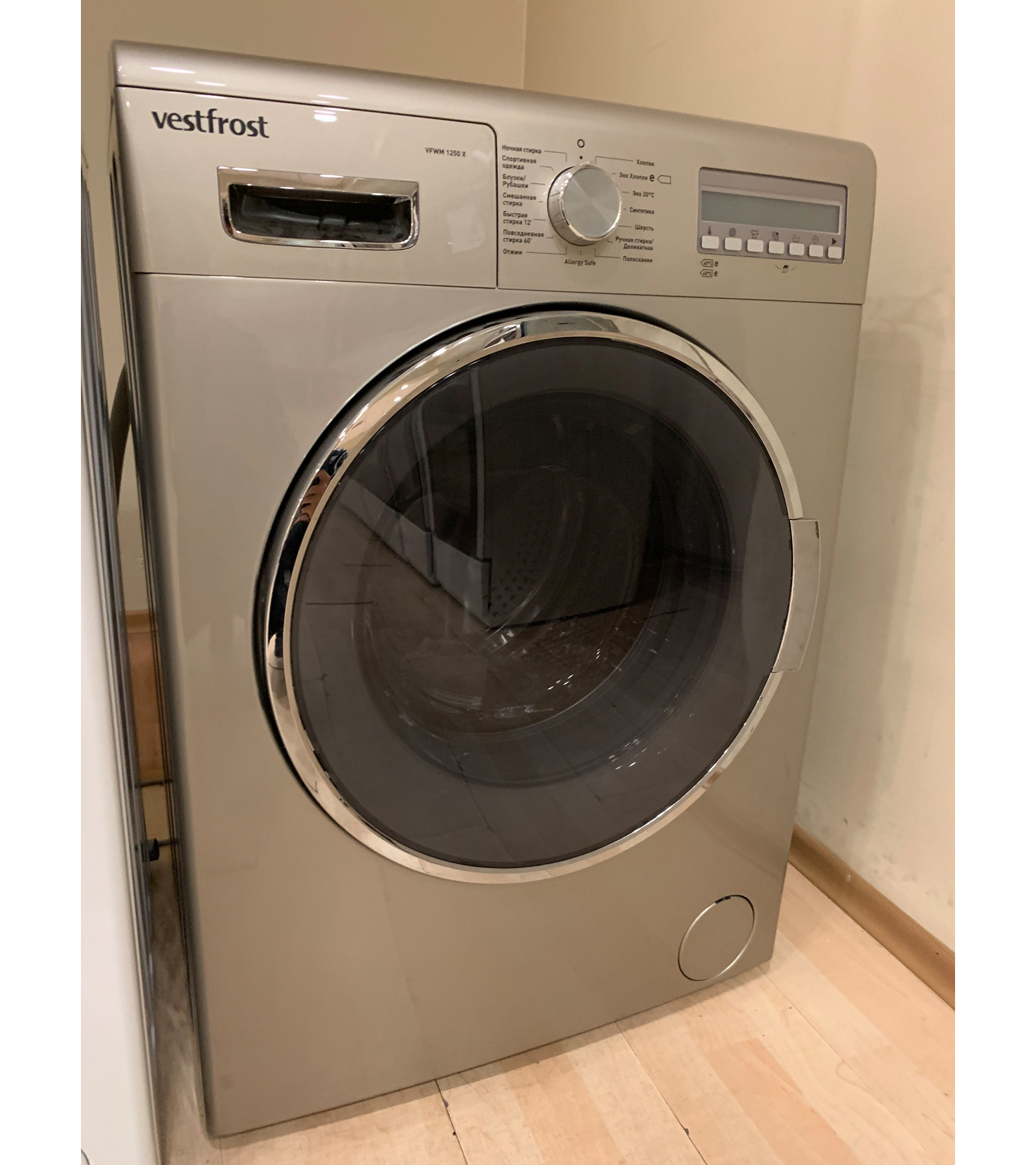 ���������� ������ Vestfrost VFWM 1250 X