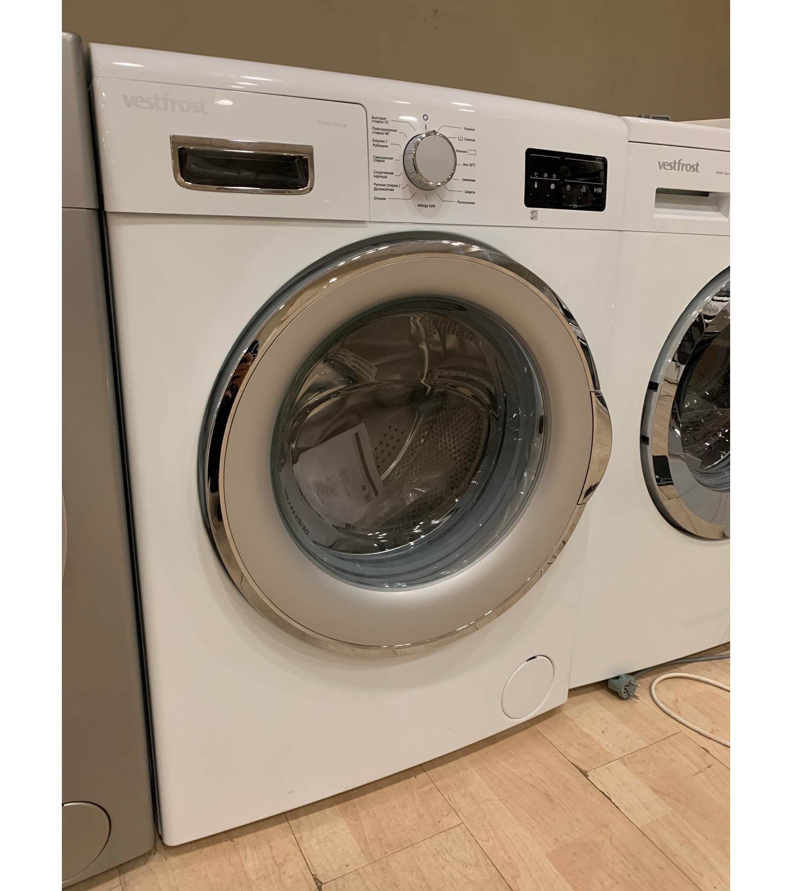 ���������� ������ Vestfrost VFWM 1241 W