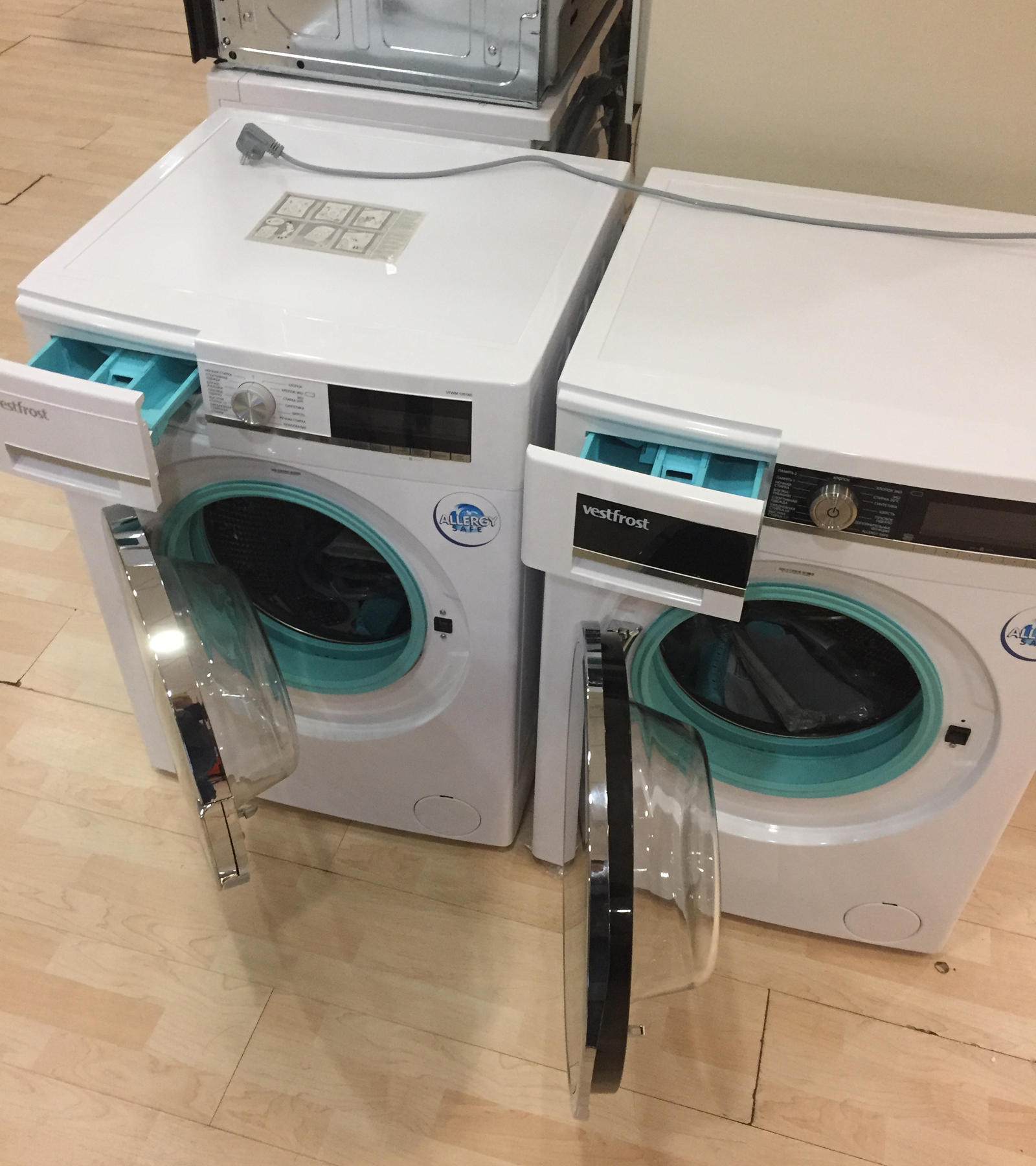 ���������� ������ Vestfrost VFWM 1261 WL